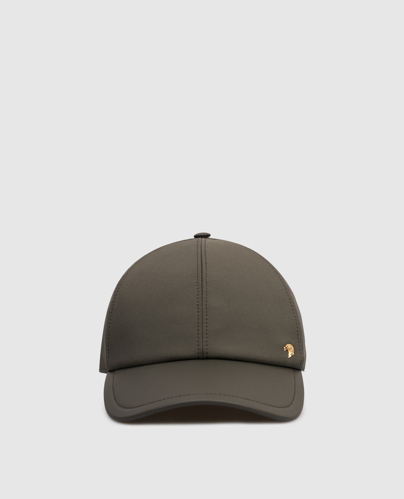 Зеленая кепка с эмблемой