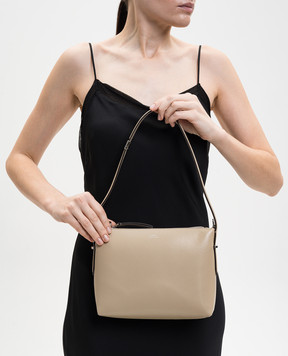 Toteme Бежевая кожаная сумка Bevel с принтом логотипа 253WAL0090LE0025