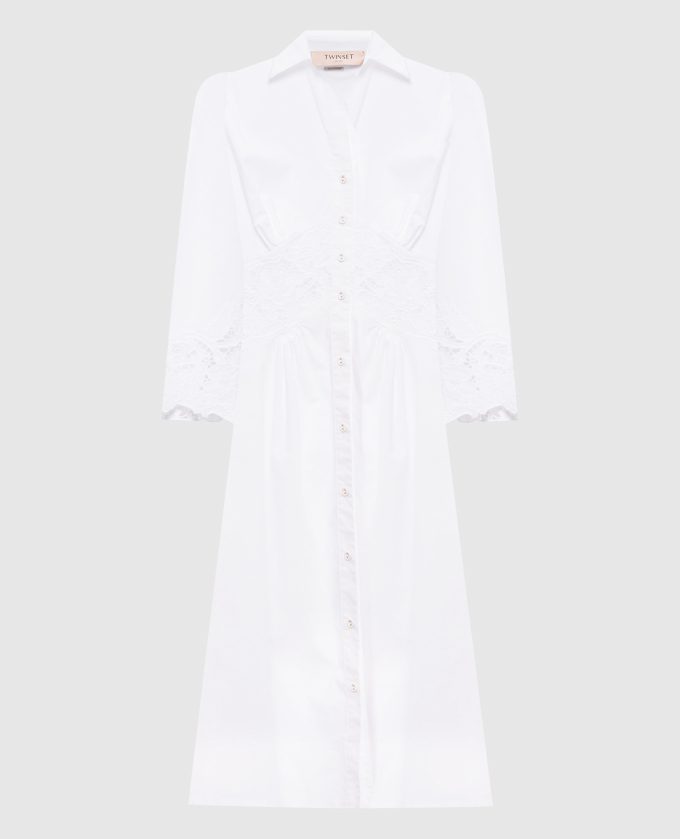 Белое платье-рубашка с вышивкой бродери