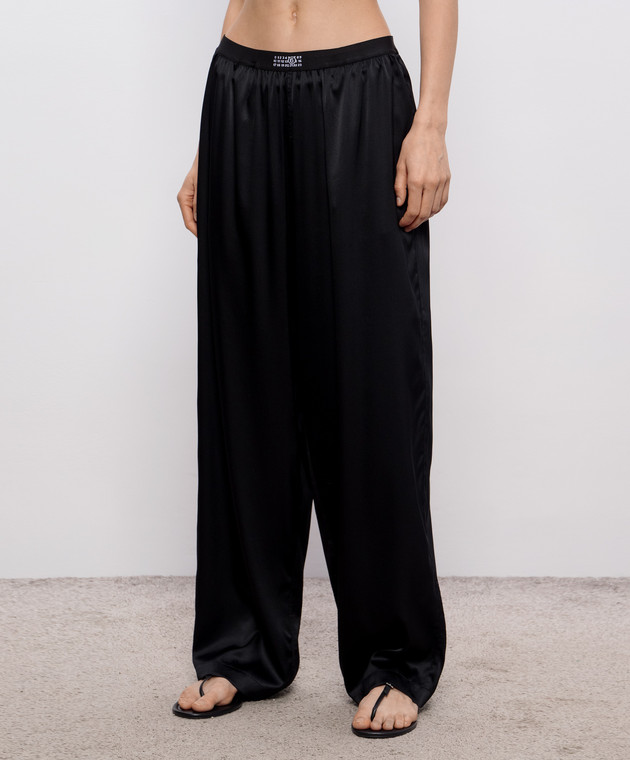Maison Margiela MM6 Черные брюки с шелком в пижамном стиле MJH220050 изображение 3