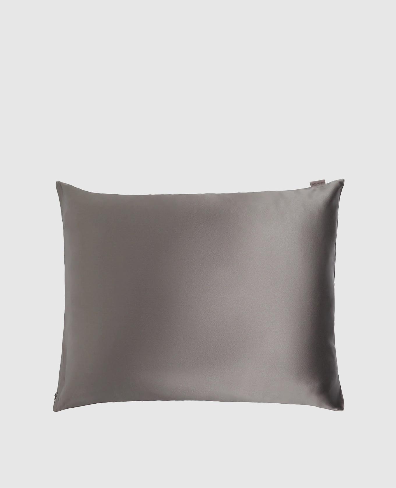 Серая наволочка из шелка