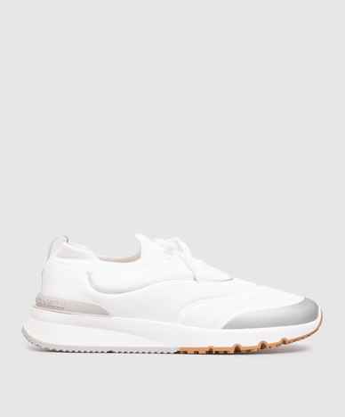 Белые кроссовки