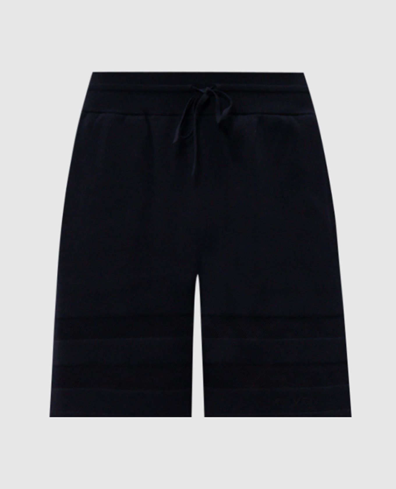 Синие шорты