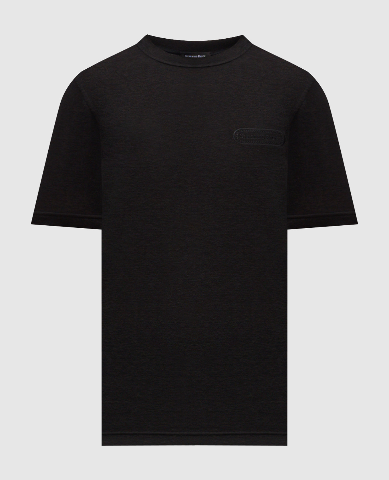 Черная футболка из льна