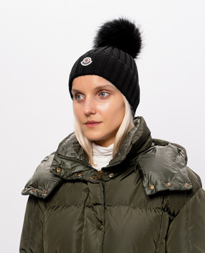 Moncler Черная шапка из шерсти с помпоном L20933B00039M1131