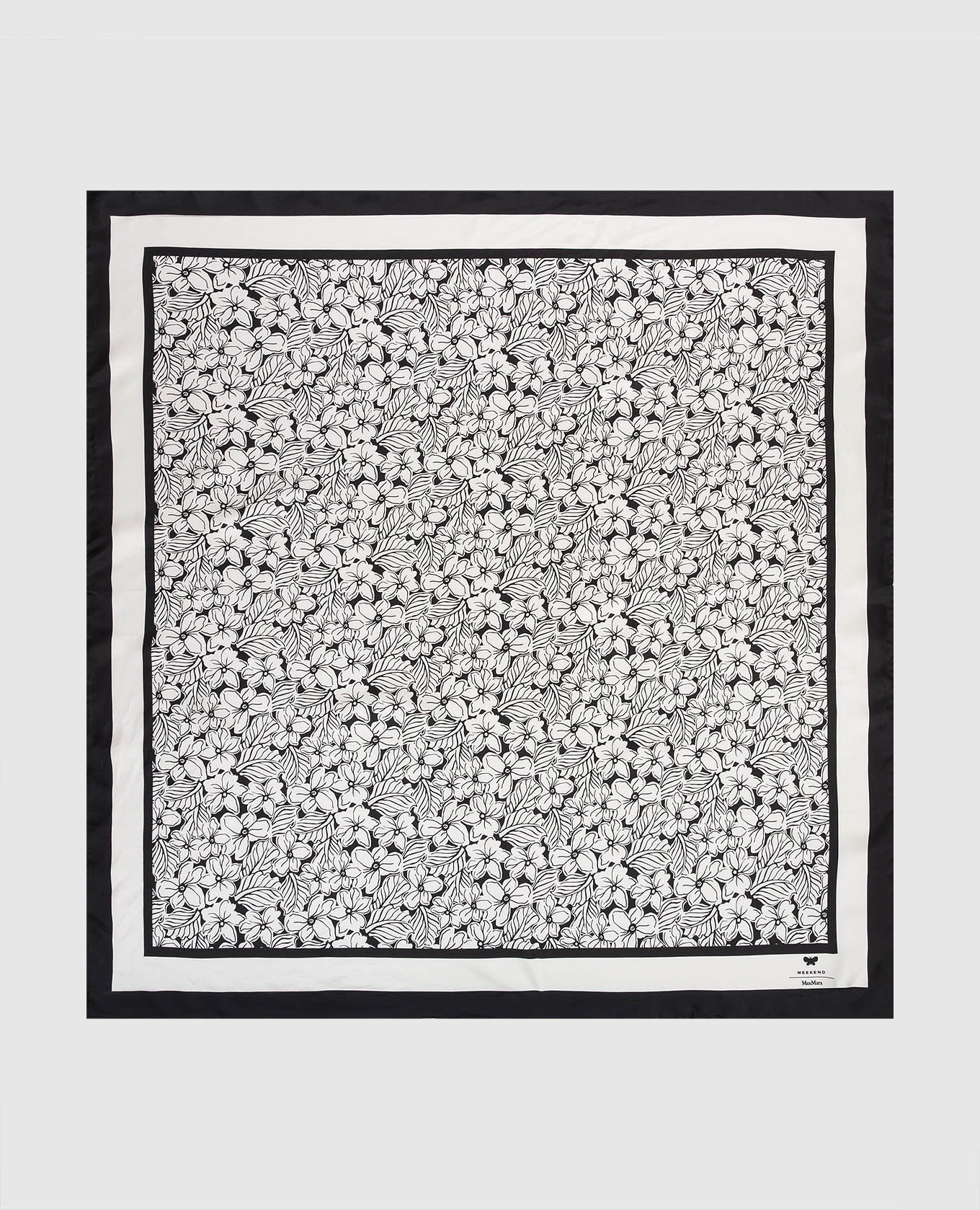 Белый платок ONESTO из шелка в цветочный принт