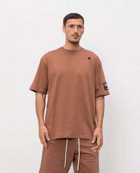 Comme des Fuckdown Коричнева футболка з вишивкою емблеми FMS6CFABM01981