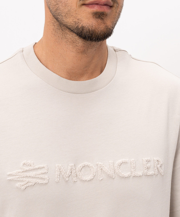 Moncler Бежевая футболка с фактурным логотипом L20918C0001189AUG изображение 5