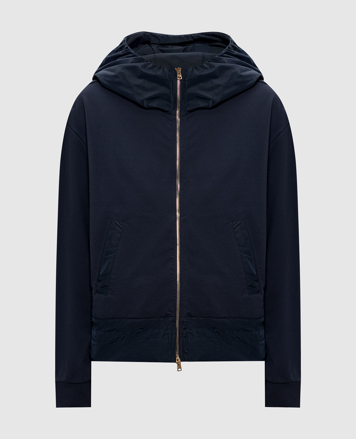 Синяя спортивная куртка