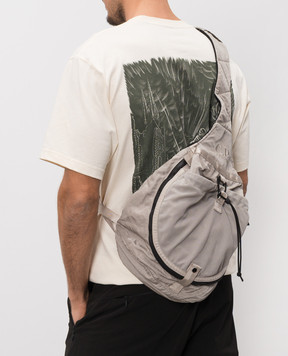 C.P. Company Детская серая сумка-слинг с вышивкой логотипа CUX00QL3C06