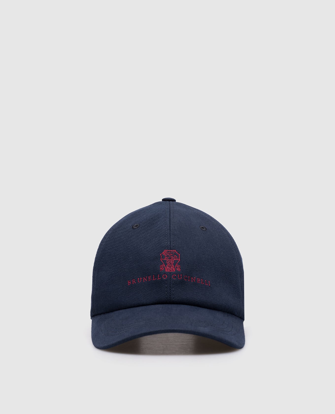 Синяя кепка с логотипом