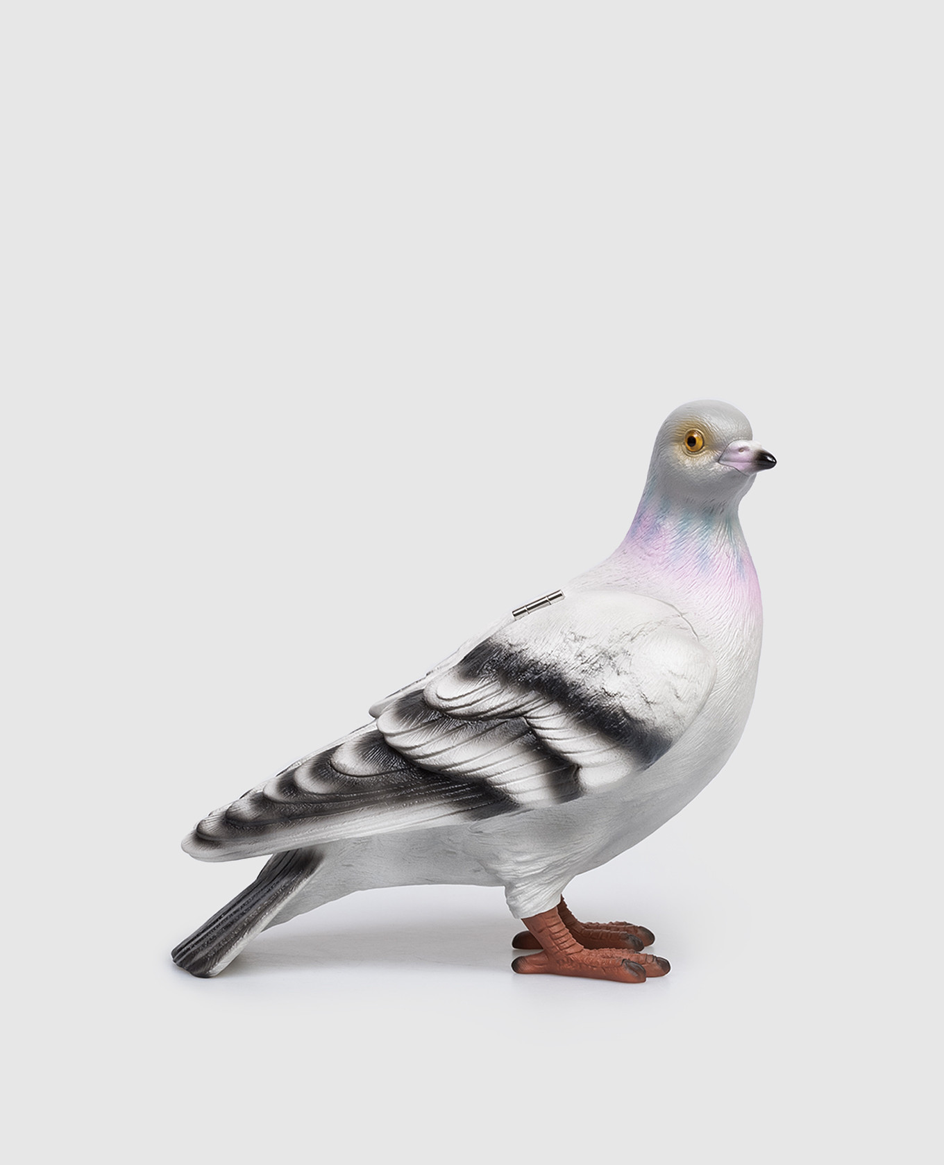 

Серый клатч в виде голубя, Клатчи