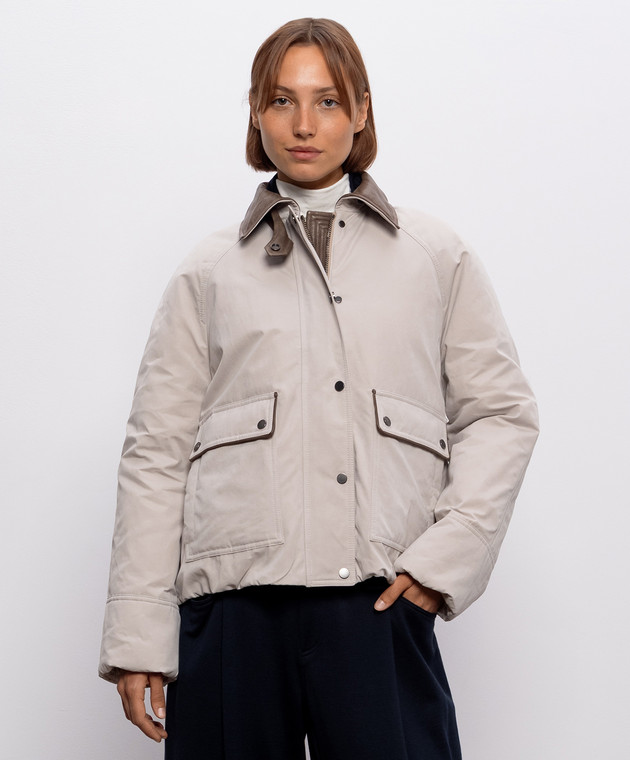 Brunello Cucinelli Бежевая пуховая куртка с кожаным воротником MG5457551P изображение 3