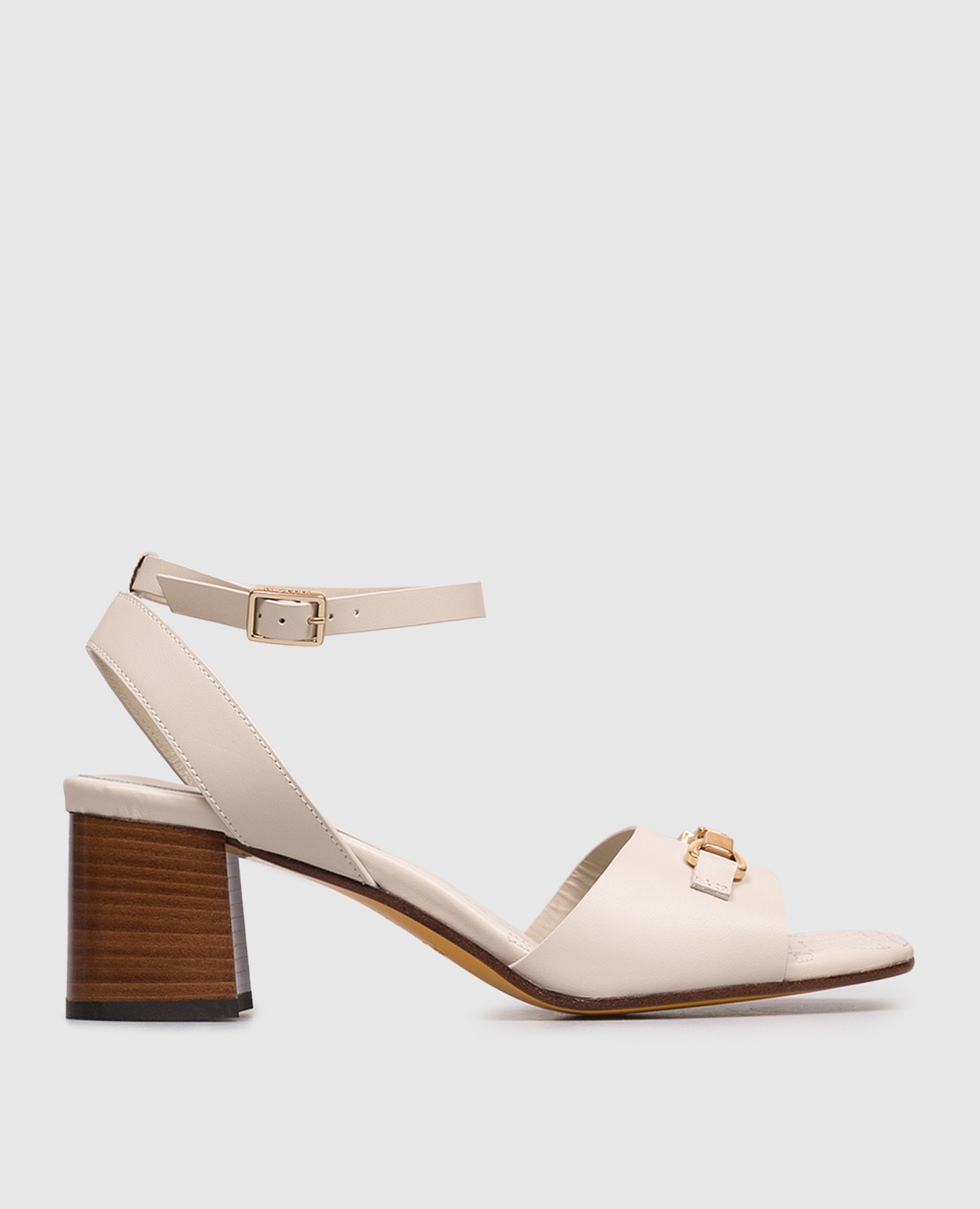 Кожаные босоножки цвета айвори