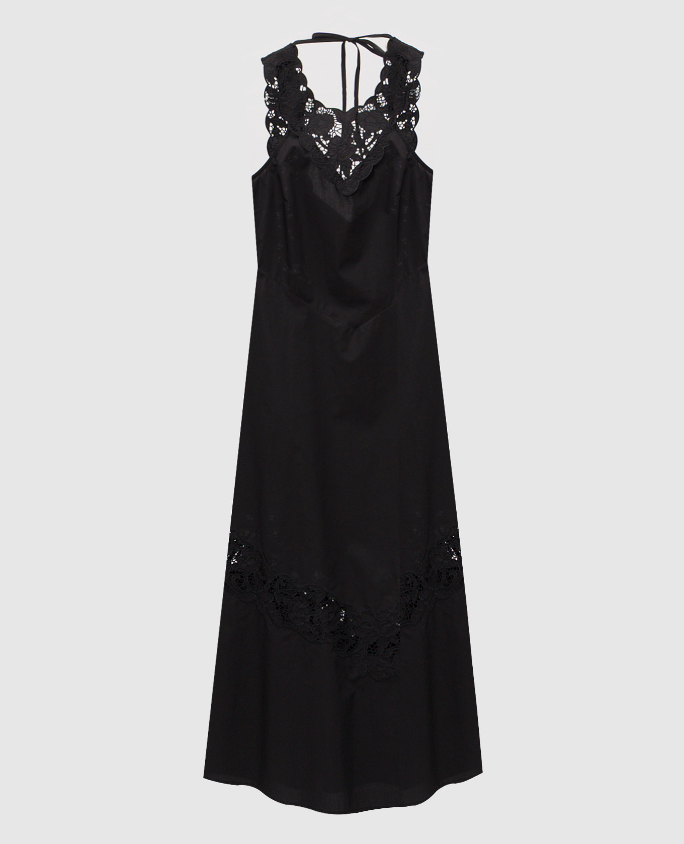 Черное платье с вышивкой