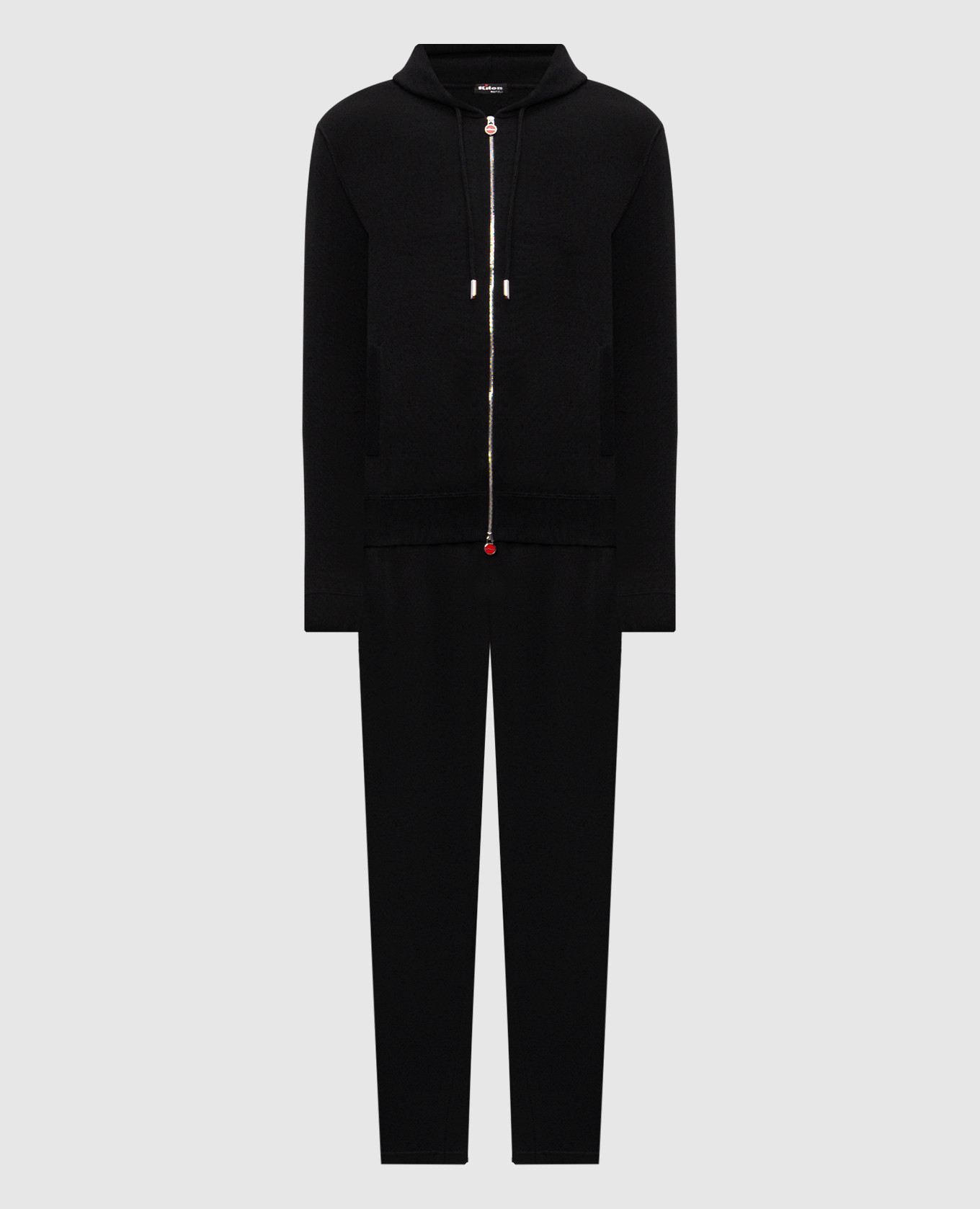 Черный спортивный костюм