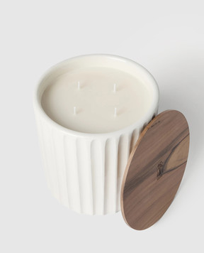 Brunello Cucinelli Белая ароматизированная свеча в керамическом подсвечнике MLCANDRV3