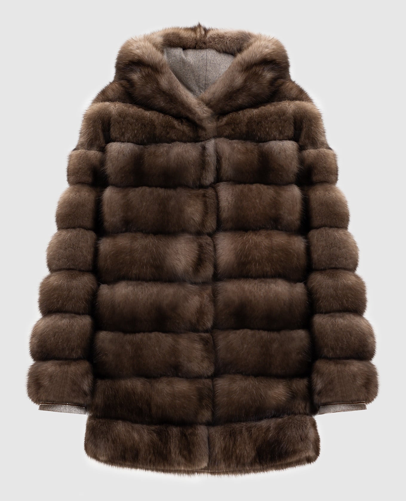 Коричневая шуба из меха соболя с капюшоном