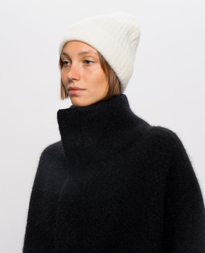 Givenchy Шапка кольору айворі з вишивкою логотипа 710010350003