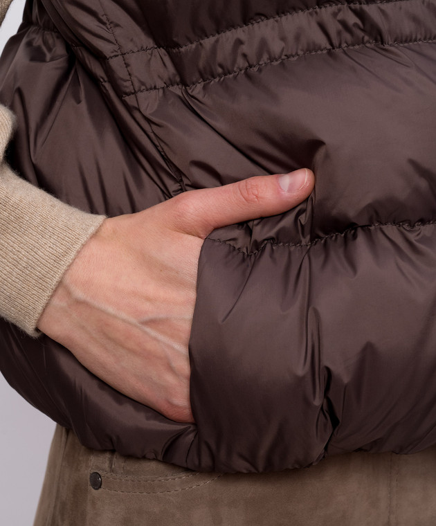 Brunello Cucinelli Коричневый пуховый жилет с цепочкой мониль MD5987612P изображение 5