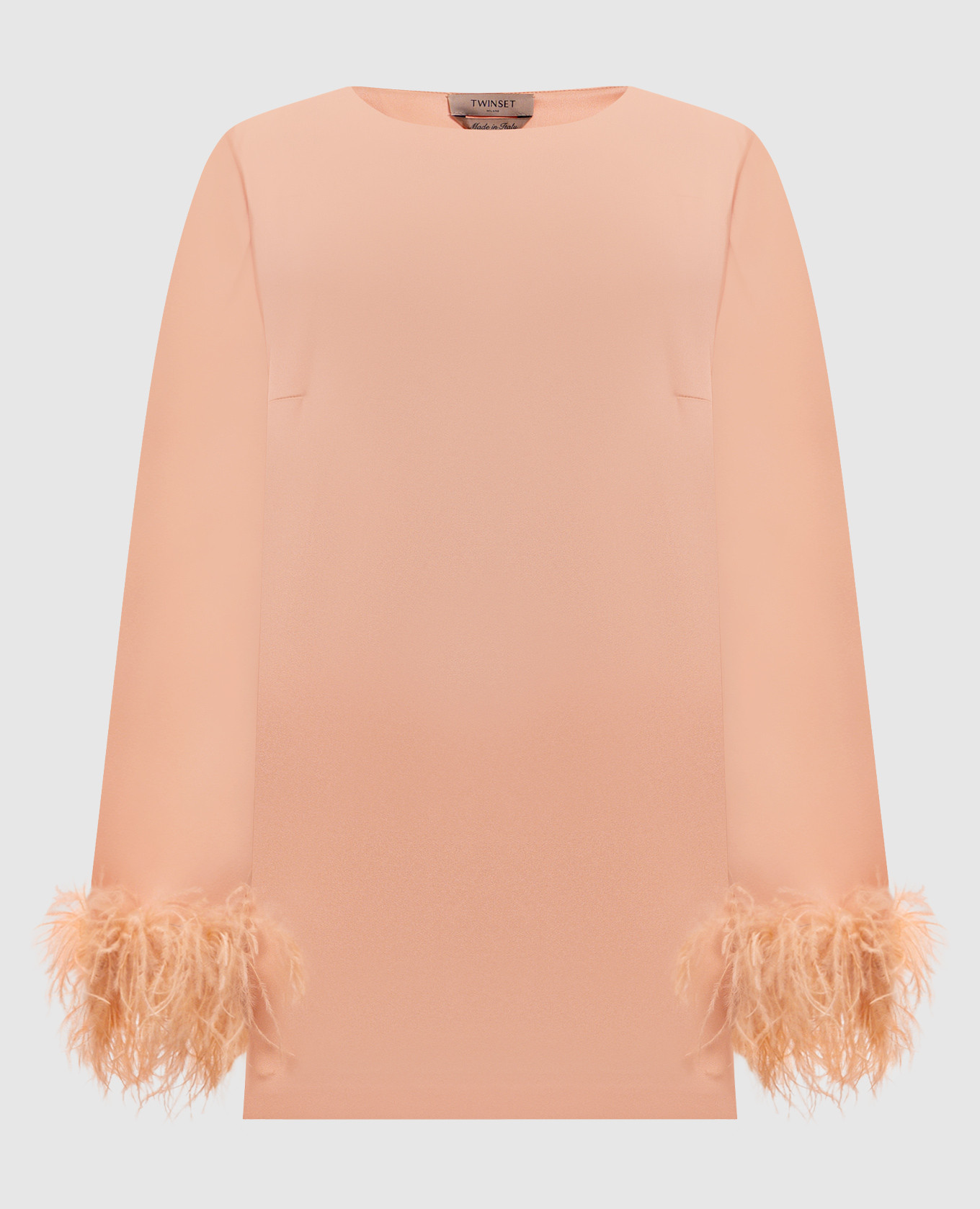 Розовая блуза с перьями страуса