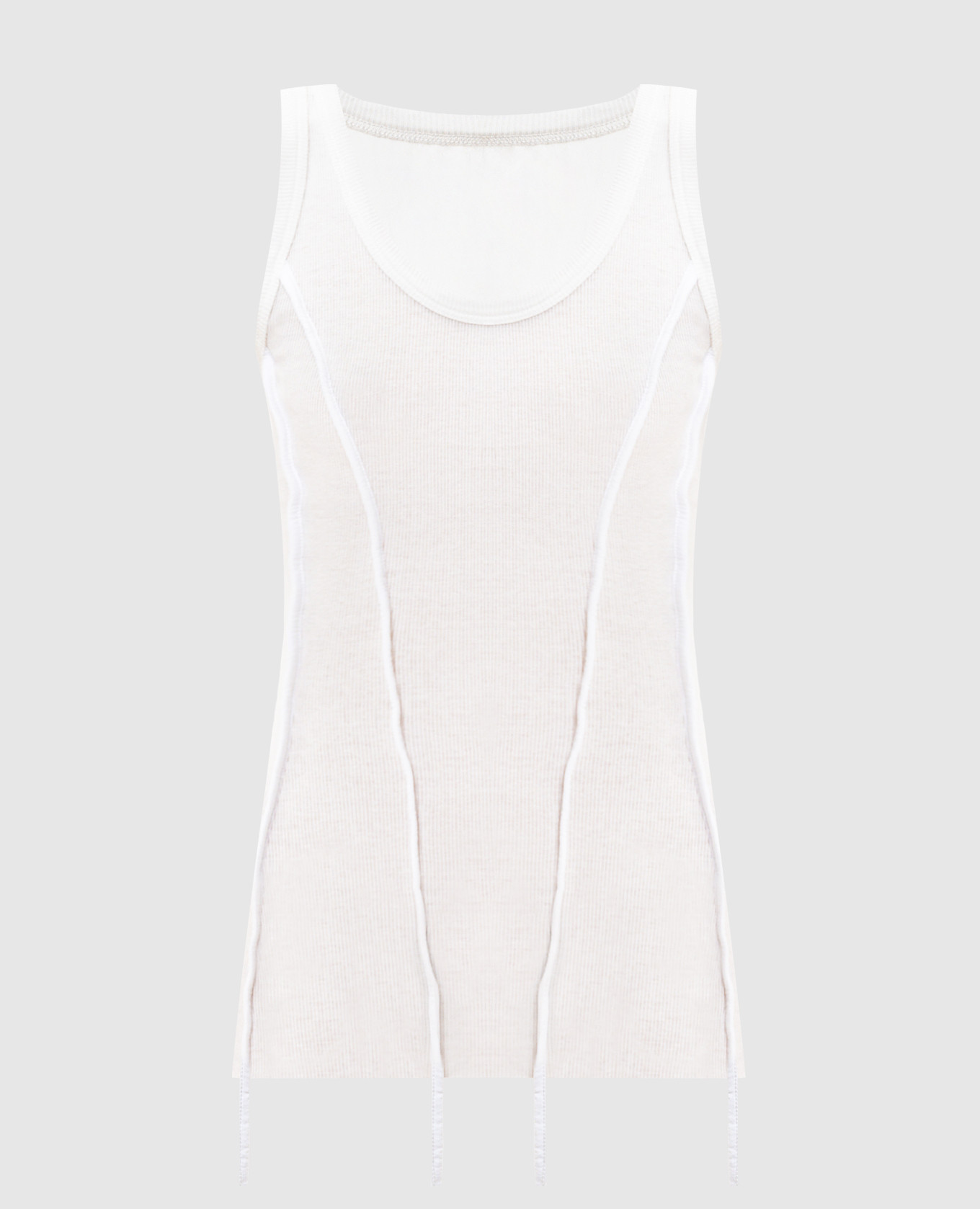 Белая майка в рубчике с акцентными швами