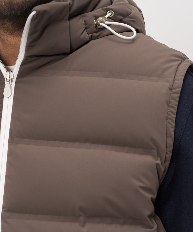 Brunello Cucinelli Коричневий пуховий жилет MM4911995 зображення 5