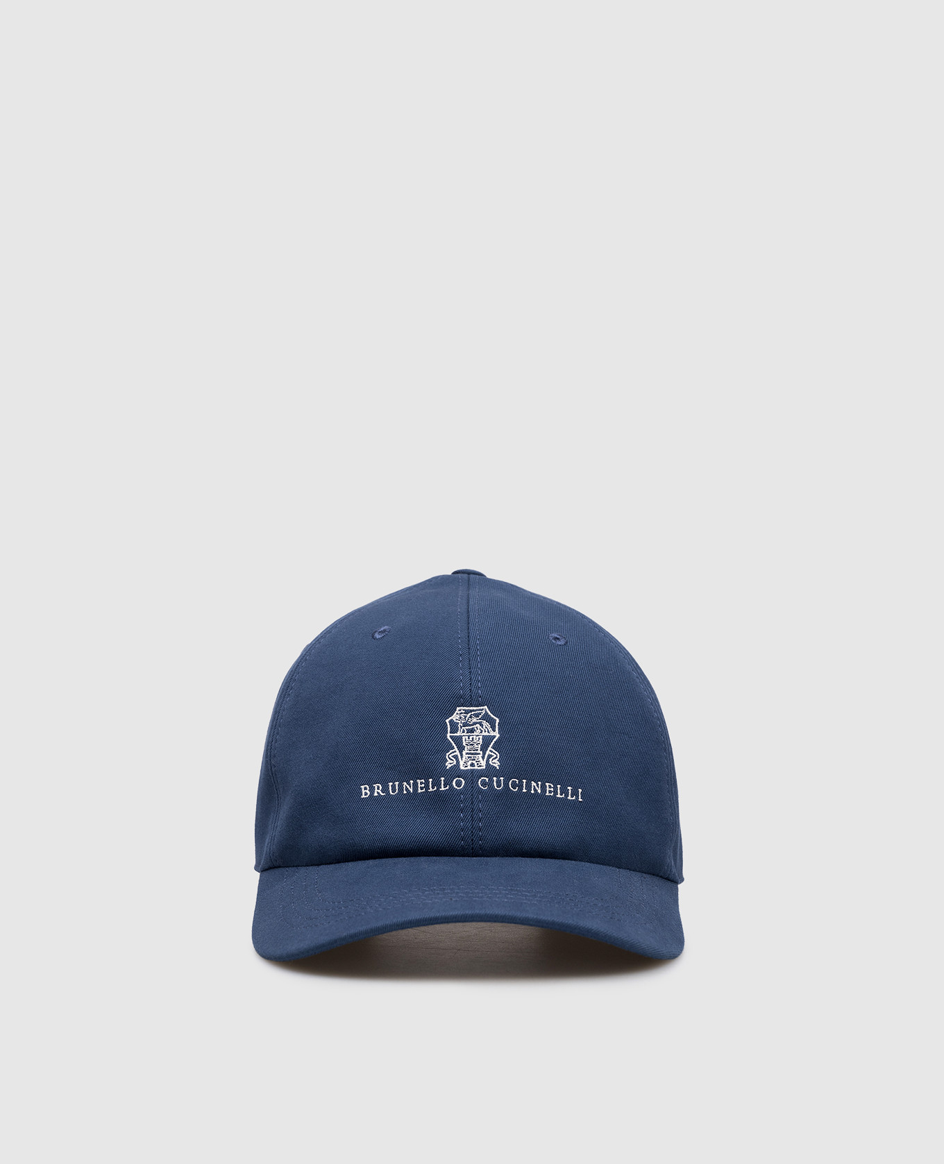 Синяя кепка с логотипом