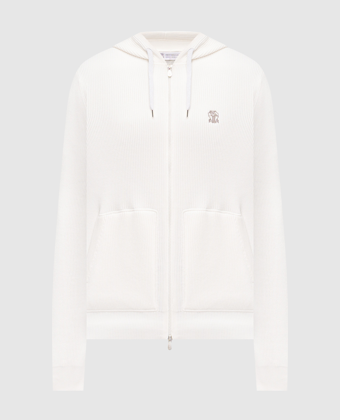 Белая спортивная куртка с вышивкой эмблемы