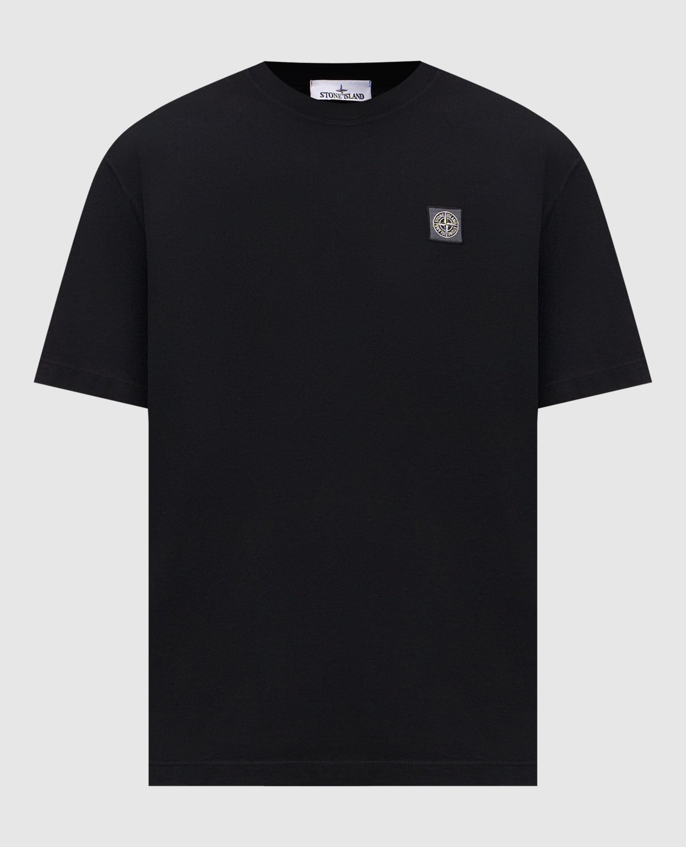 Черная футболка с нашивкой логотипа