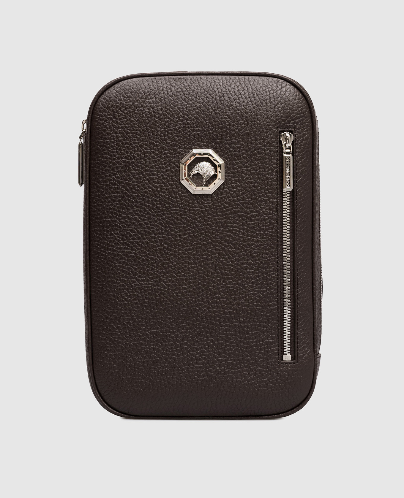 Коричневая кожаная сумка-слинг с эмблемой с палладиевым покрытием