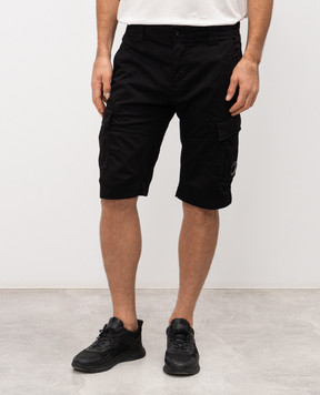 C.P. Company Чорні шорти-карго з патчем MBE746A005694G