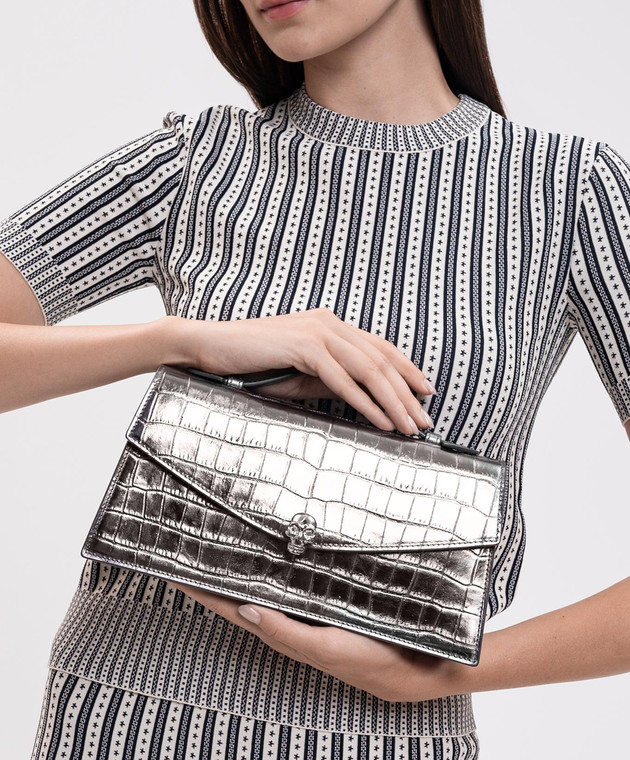 Alexander McQueen Серая кожаная сумка-трапеция с тиснением под кожу крокодила 8746191HBA3 изображение 2