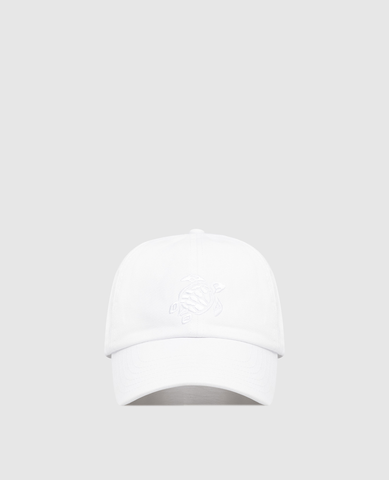 Белая кепка с вышивкой