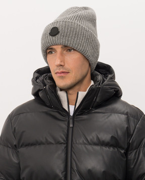Moncler Сіра шапка з кашеміру L20913B00085M1223