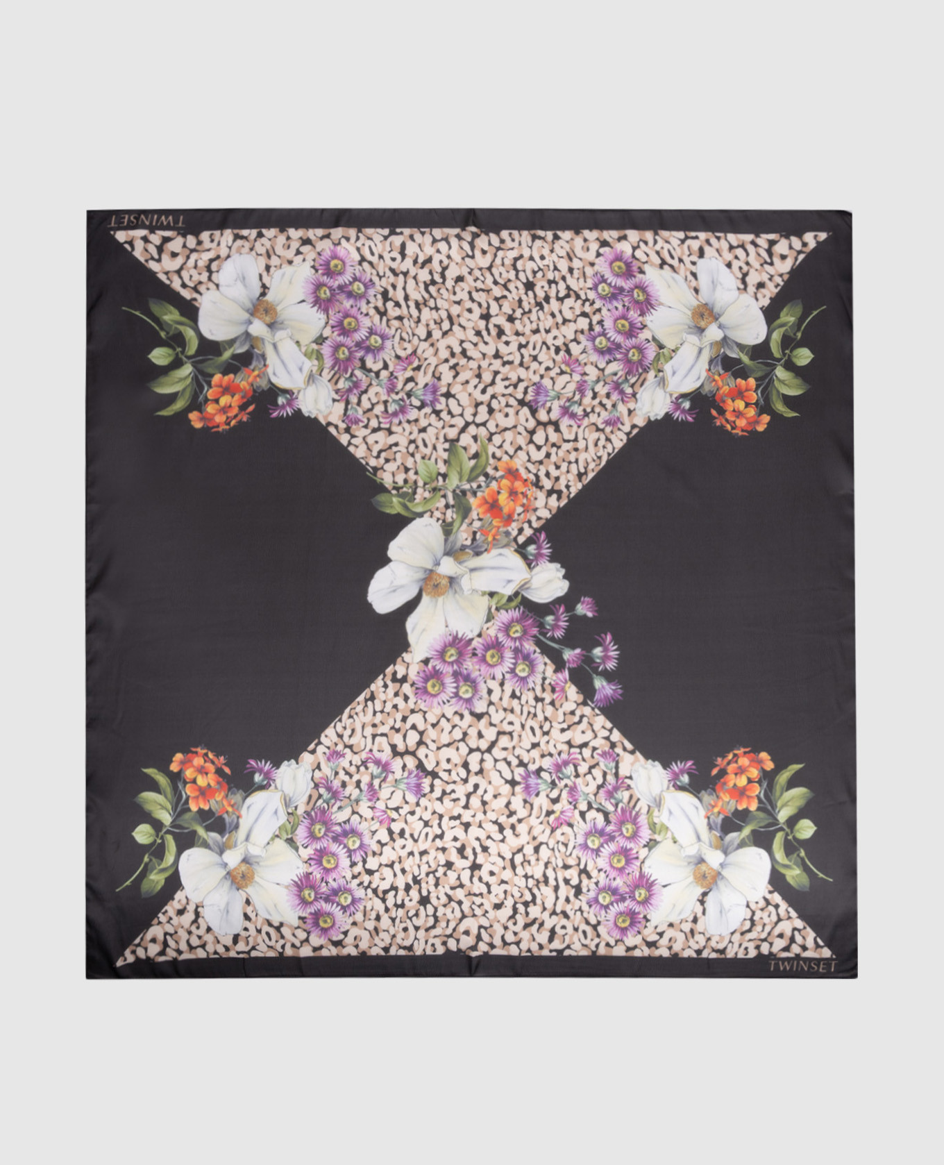 Черный платок в брендовый принт