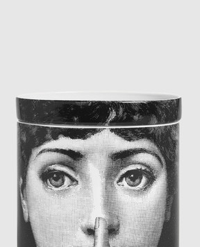 Fornasetti Ароматична свічка NEL MENTRE - Mascherina Décor в порцеляновому свічнику FPBTV1ZFP