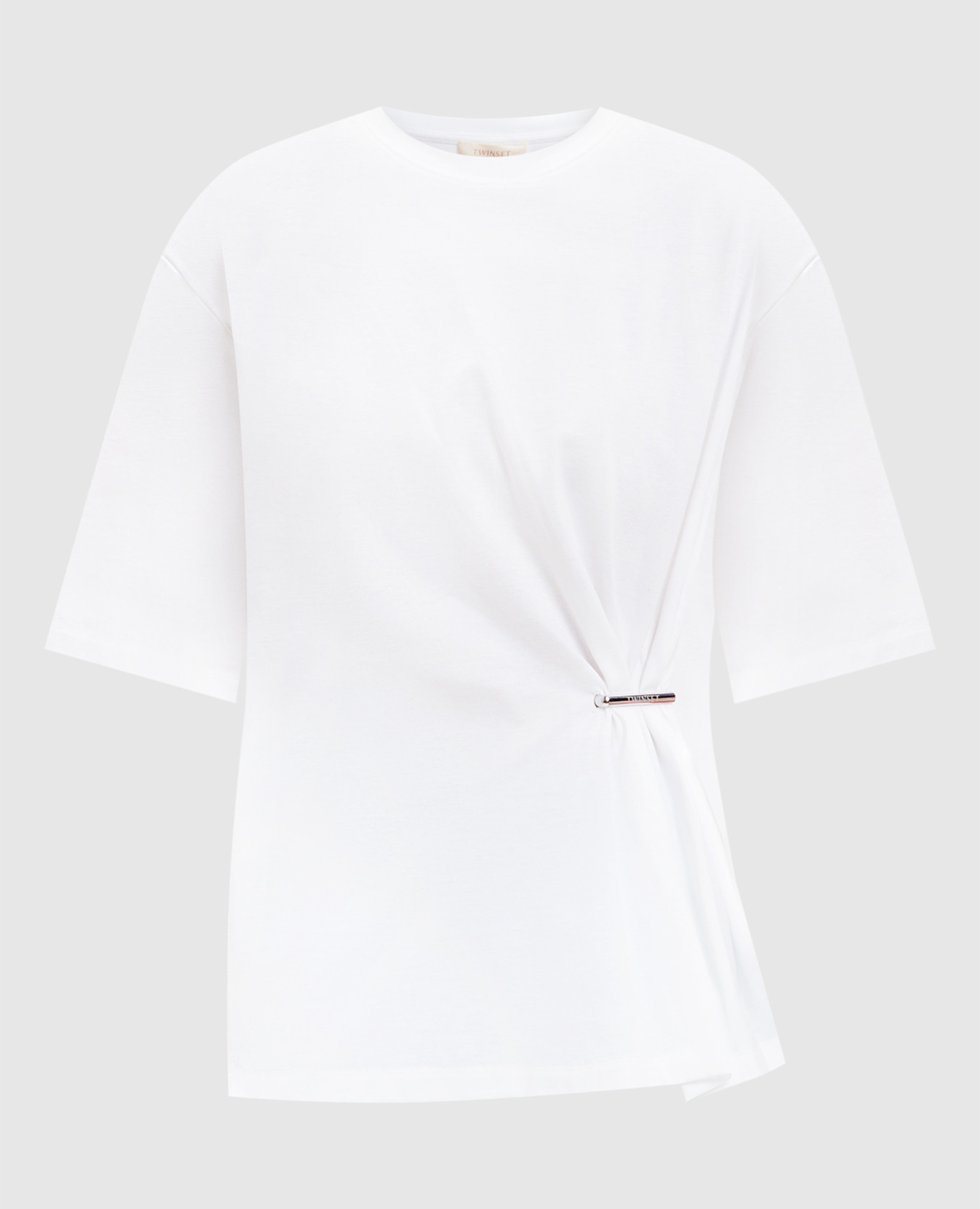 Белая футболка с драпировкой