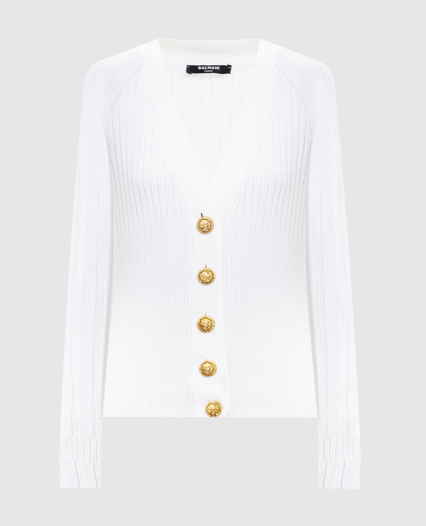 Белый кардиган с брендовой фурнитурой